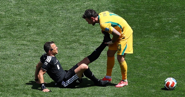 Trọng tài Mỹ – Úc bị chuột rút giữa trận, JUN88 cập nhật diễn biến nóng World Cup 2026 - hình ảnh - winjun88.com Trọng tài Mỹ – Úc bị chuột rút giữa trận, JUN88 cập nhật diễn biến nóng World Cup 2026 - hình ảnh - winjun88.com