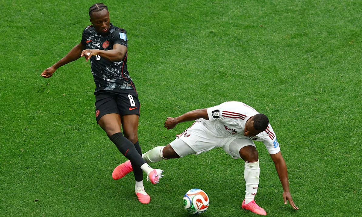 FIFA phạt nặng cầu thủ Qatar làm gãy chân tiền vệ Canada tại World Cup 2026 - hình ảnh - winjun88.com FIFA phạt nặng cầu thủ Qatar làm gãy chân tiền vệ Canada tại World Cup 2026 - hình ảnh - winjun88.com