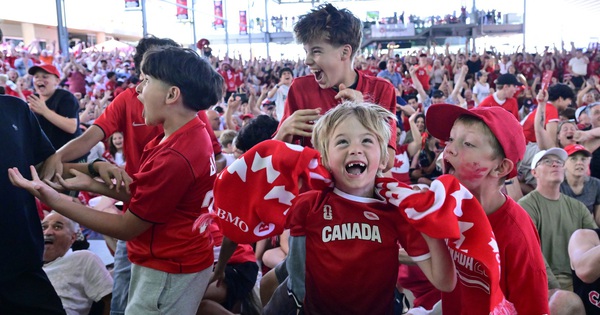 CĐV Canada Mở Hội Sau Chiến Thắng Lịch Sử Tại World Cup 2026 - hình ảnh - winjun88.com CĐV Canada Mở Hội Sau Chiến Thắng Lịch Sử Tại World Cup 2026 - hình ảnh - winjun88.com