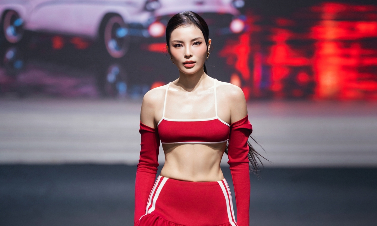 Đỗ Mạnh Cường lăng xê phong cách thể thao tại show DMC - hình ảnh - winjun88.com Đỗ Mạnh Cường lăng xê phong cách thể thao tại show DMC - hình ảnh - winjun88.com
