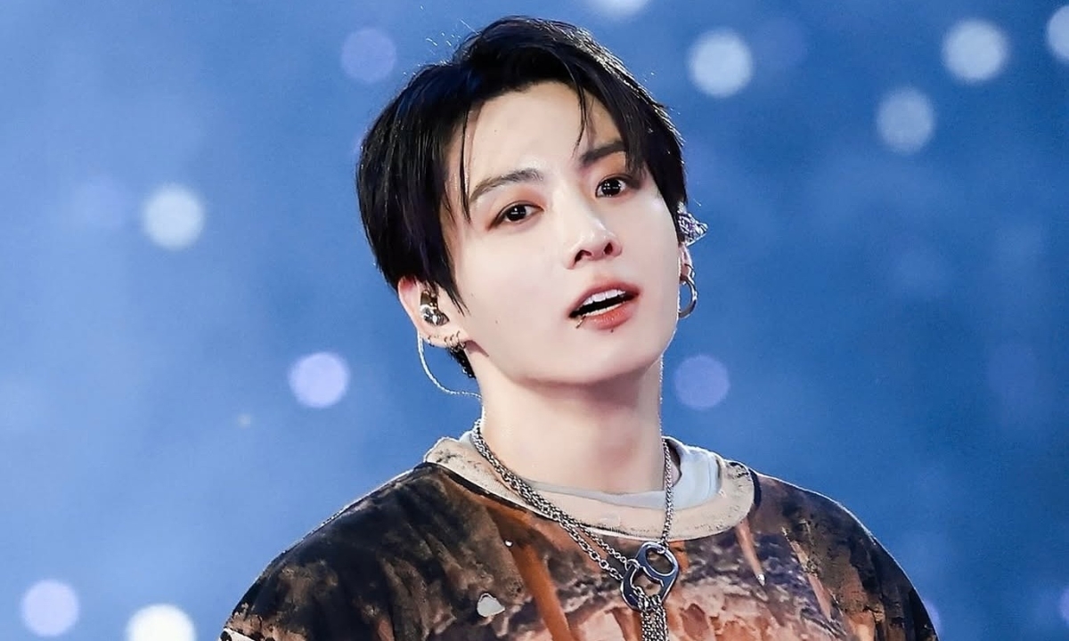 Jungkook diện jeans rách của nhà thiết kế Việt trên sân khấu – Cơ hội nhận thưởng từ App JUN88 - hình ảnh - winjun88.com Jungkook diện jeans rách của nhà thiết kế Việt trên sân khấu – Cơ hội nhận thưởng từ App JUN88 - hình ảnh - winjun88.com