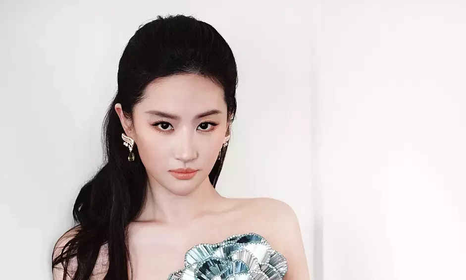 Lưu Diệc Phi lộng lẫy như ‘bông hồng thủy tinh’ – Cơ hội giải trí đẳng cấp cùng JUN88 - hình ảnh - winjun88.com Lưu Diệc Phi lộng lẫy như ‘bông hồng thủy tinh’ – Cơ hội giải trí đẳng cấp cùng JUN88 - hình ảnh - winjun88.com