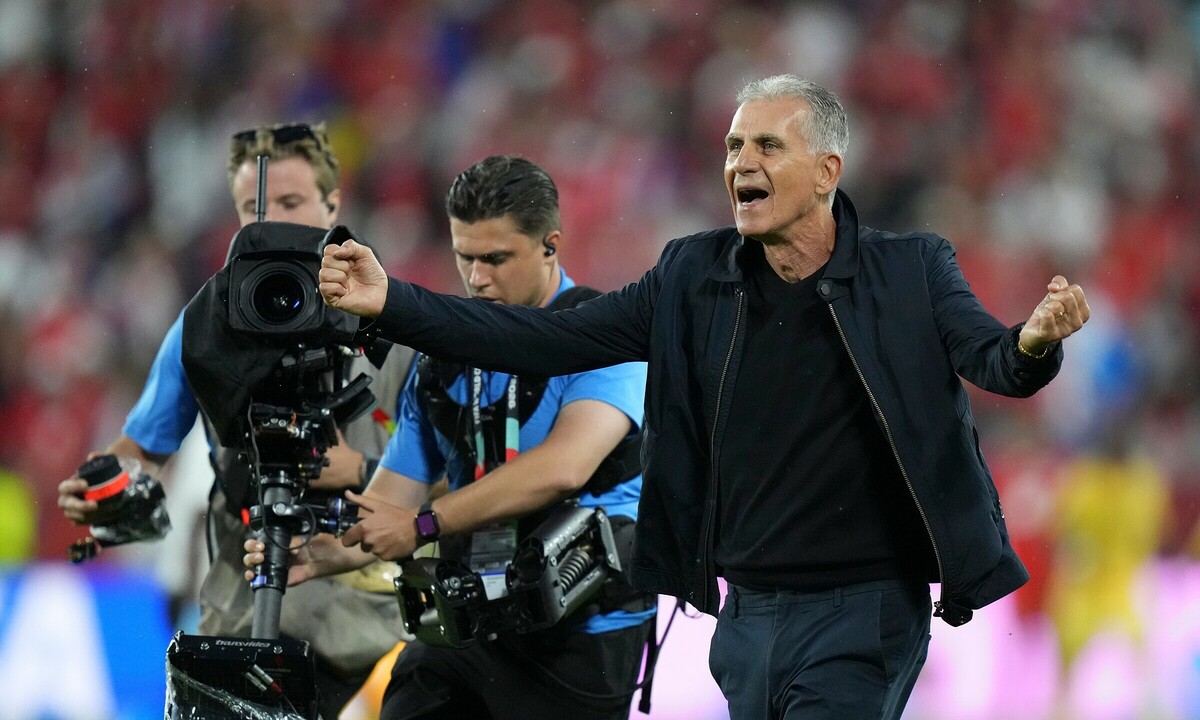 HLV Carlos Queiroz lập kỷ lục ở World Cup: Khoảnh khắc lịch sử và cơ hội cho người hâm mộ JUN88 - hình ảnh - winjun88.com HLV Carlos Queiroz lập kỷ lục ở World Cup: Khoảnh khắc lịch sử và cơ hội cho người hâm mộ JUN88 - hình ảnh - winjun88.com