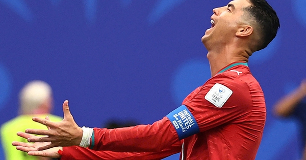 Đến lúc Ronaldo nên ngồi dự bị? Câu hỏi lớn cho HLV Martinez - hình ảnh - winjun88.com Đến lúc Ronaldo nên ngồi dự bị? Câu hỏi lớn cho HLV Martinez - hình ảnh - winjun88.com