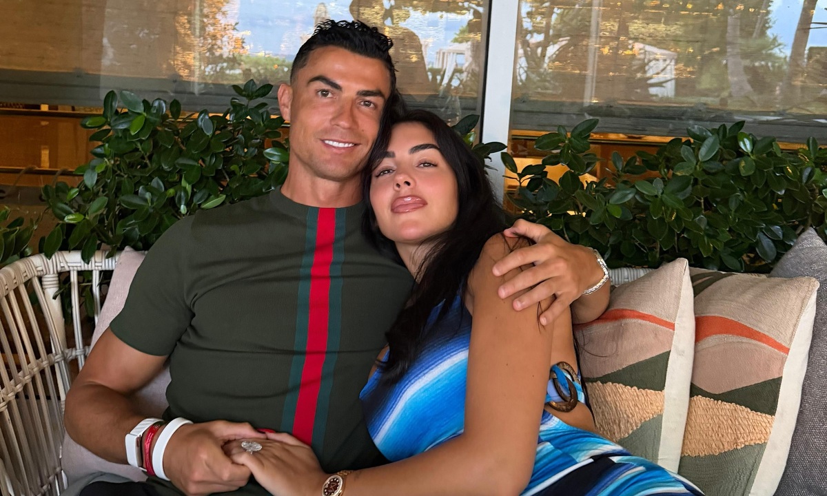 App JUN88 và Câu Chuyện Tình Yêu 10 Năm Của Ronaldo – Gắn Kết Qua Mọi Thử Thách - hình ảnh - winjun88.com App JUN88 và Câu Chuyện Tình Yêu 10 Năm Của Ronaldo – Gắn Kết Qua Mọi Thử Thách - hình ảnh - winjun88.com