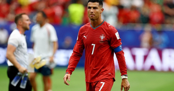 Ronaldo rời sân giữa chừng: HLV Bồ Đào Nha lý giải do chưa quen quy trình World Cup - hình ảnh - winjun88.com Ronaldo rời sân giữa chừng: HLV Bồ Đào Nha lý giải do chưa quen quy trình World Cup - hình ảnh - winjun88.com