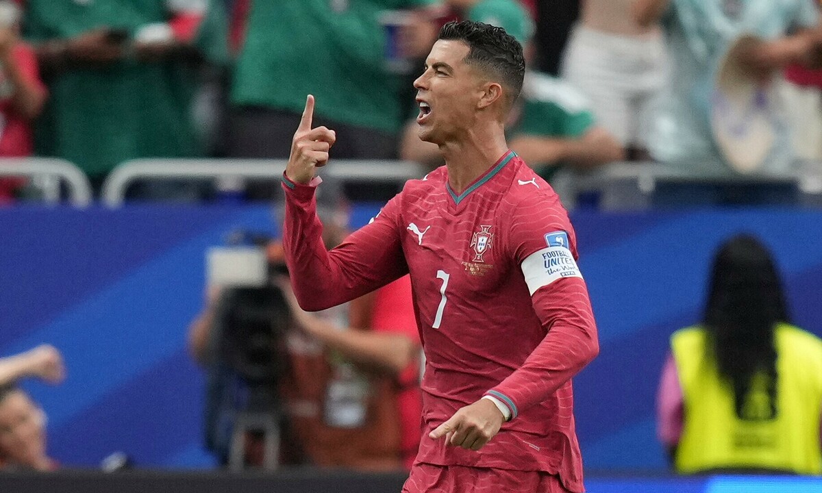 Ronaldo Lập Kỷ Lục Thế Giới, Cơ Hội Thưởng Thức Trận Cầu Đỉnh Cao Cùng JUN88 - hình ảnh - winjun88.com