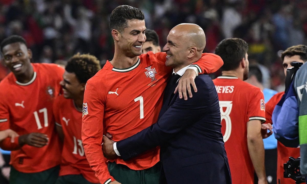HLV tuyển Bồ Đào Nha đàm phán dẫn dắt Ronaldo ở Al Nassr - hình ảnh - winjun88.com