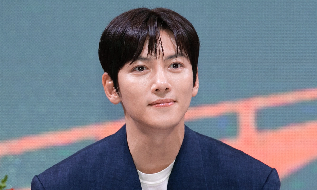 Ji Chang Wook chia sẻ cảm xúc tích cực khi đến Việt Nam, fan háo hức săn tin trên JUN88 - hình ảnh - winjun88.com Ji Chang Wook chia sẻ cảm xúc tích cực khi đến Việt Nam, fan háo hức săn tin trên JUN88 - hình ảnh - winjun88.com