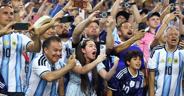Messi trở về ‘nhà’ trước cuộc gặp Cabo Verde, cơn sốt lên đỉnh điểm - hình ảnh - winjun88.com Messi trở về ‘nhà’ trước cuộc gặp Cabo Verde, cơn sốt lên đỉnh điểm - hình ảnh - winjun88.com