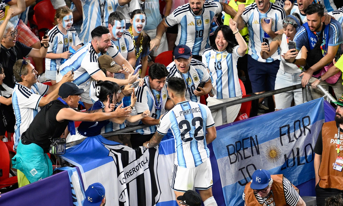 Báo Anh đặt dấu hỏi về việc tiền đạo Argentina thoát thẻ đỏ: góc nhìn mới cho người chơi Việt - hình ảnh - winjun88.com Báo Anh đặt dấu hỏi về việc tiền đạo Argentina thoát thẻ đỏ: góc nhìn mới cho người chơi Việt - hình ảnh - winjun88.com