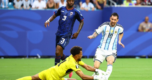 Messi Bị Cầu Thủ Cabo Verde ‘Tấn Công’ Xin Chữ Ký Sau Trận Đấu - hình ảnh - winjun88.com Messi Bị Cầu Thủ Cabo Verde ‘Tấn Công’ Xin Chữ Ký Sau Trận Đấu - hình ảnh - winjun88.com