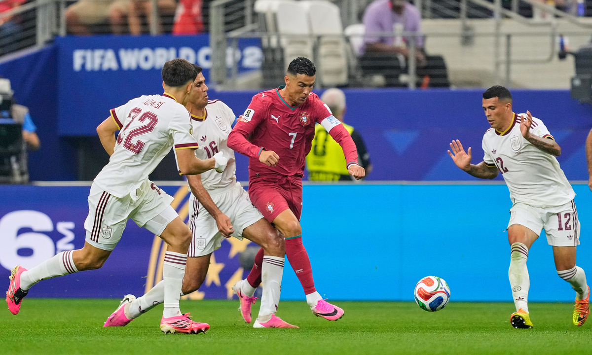 Ronaldo nhận điểm thấp nhất trận thua Tây Ban Nha - hình ảnh - winjun88.com
